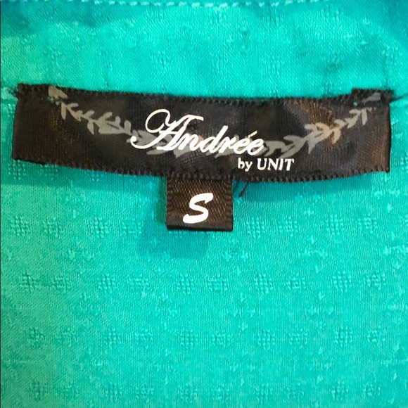 🎉Gorgeous Turquoise Embroidery Top🎉 - Picture 4 of 7